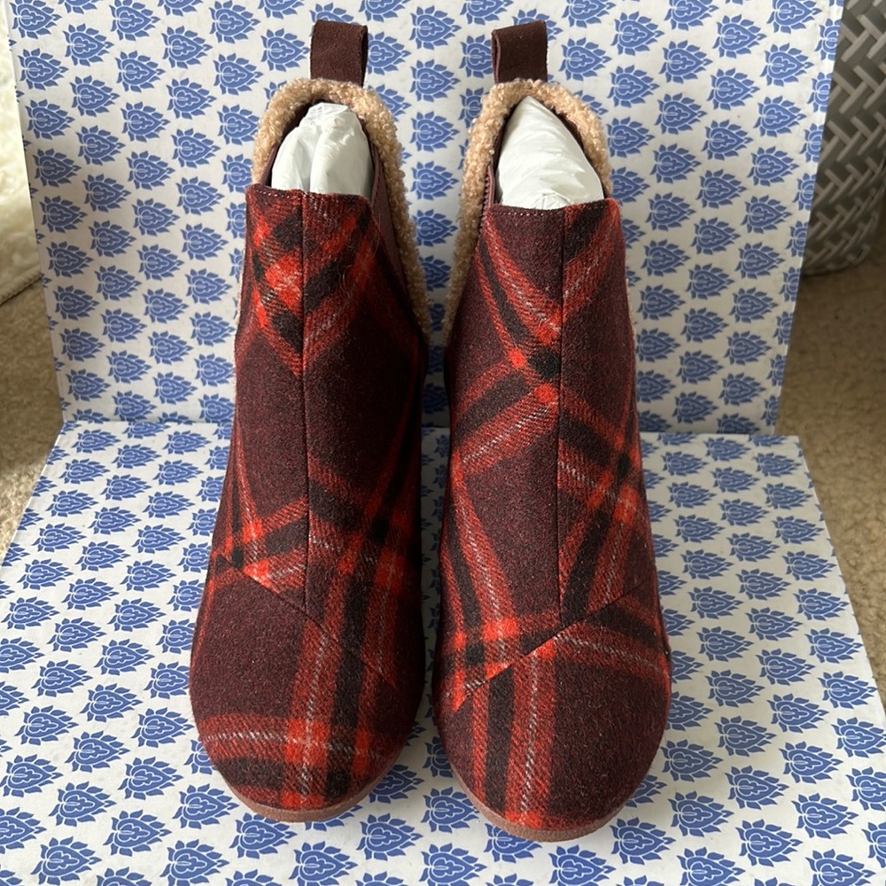 Tom’s Wedge Booties